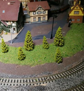 20 Dark Yellow Green Firs, Conifers, 10 Pieces Each 48 and 68 mm - Picture 1 of 12
