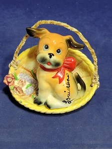 Porzellan Welpe Hund sitzt im Korb - Bild 1 von 7