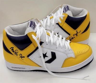 Magic Johnson signed Original Converse Weapon Shoes Size 13 ~ Beckett BAS - Image 1 of 4