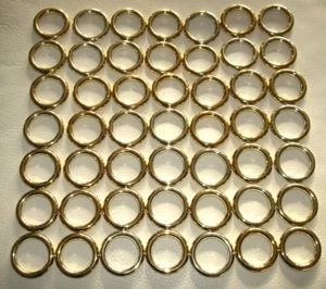 49 goldene Ringe - 5,5 cm / innen 3,5 cm im Nachlass gefunden - Bild 1 von 5