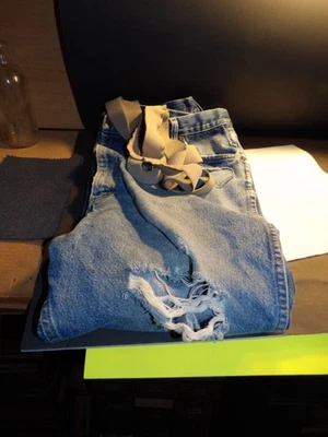 Shorts masculino cortado 40 preto relaxado desgastado bainha crua, suspensórios costurados. - Imagem 1 de 4