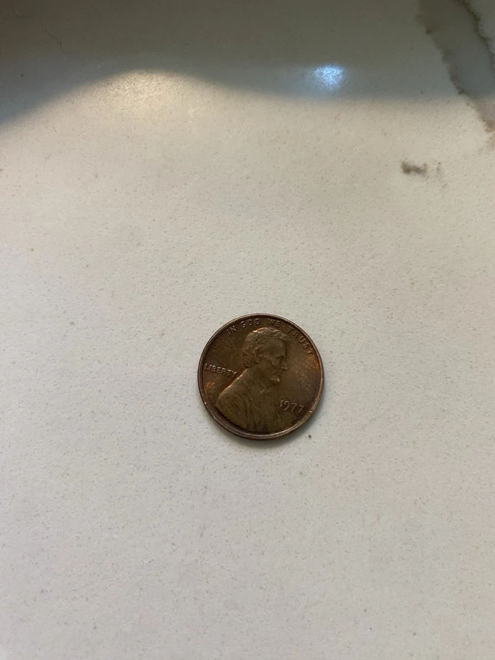 1977 Penny Coin Error No Mint Mark Struck Off Center Close Am Strong Rim - Image 1 of 1