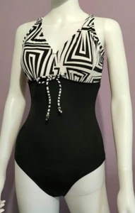 Schwarzer Print Geo Cup Badeanzug von bpc selection - Größe 14 - neu ohne Etikett - UVP 33 £ - Bild 1 von 10