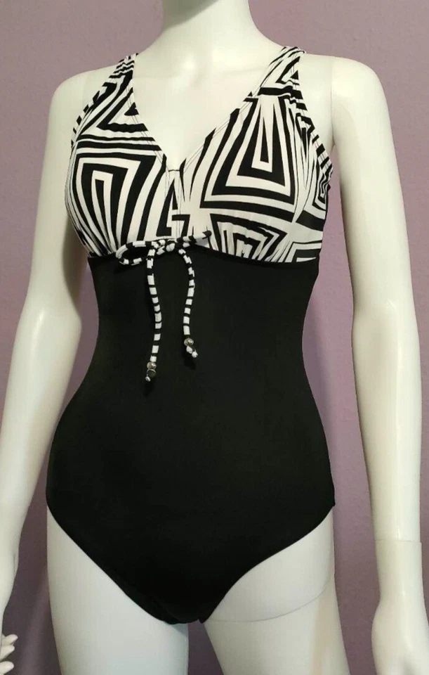 Schwarzer Print Geo Cup Badeanzug von bpc selection - Größe 14 - neu ohne Etikett - UVP 33 £ - Bild 1 von 4
