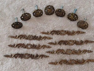 7 verzierte Vintage wiedergewonnene Messing-Unterlageplatten & 7 passende Züge kostenloser Versand - Bild 1 von 6