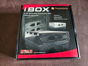 Thermaltake iBox 5.25" Drive Bay Accessory Drawer / A2316-Silver - Afbeelding 1 van 4