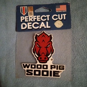 Arkansas Razorbacks - WOOO PIG SOOIE - 4x4 Decal - Auto Car Window - Picture 1 of 4