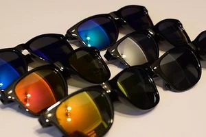 Herren Damen Sonnenbrille Stil Retro Farbtöne klassisch schwarz rot blau Bootfahren NEU! - Bild 1 von 33