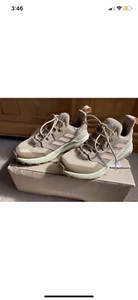 Adidas terrex women’s beige taupe trainers size 5 - Picture 1 of 4