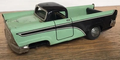 Coche de juguete Ford Ranchero 1958 vintage de fricción de estaño Japón Foto 1 de 4