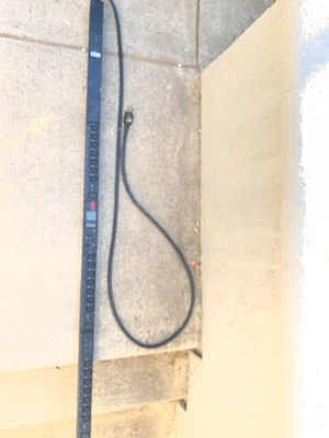 APC AP8841 PDU PARA RACK MEDIDO 2G 30A RACKS DE SERVIDORES ALIMENTACIÓN C13 C19 NEMA L6-30P Foto 1 de 4