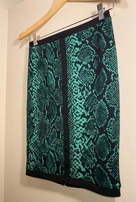 Falda lápiz estampado piel de serpiente de Juicy Couture - Talla 2 - Nueva sin etiquetas Foto 1 de 4