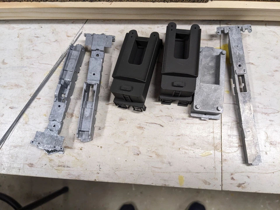 HO Roundhouse steam engine parts - Image 1 of 2