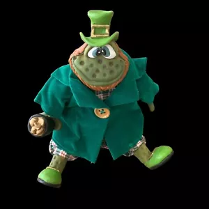 Russ Berrie Rana Scaffale Sitter Rospo Folletto San Patrizio Irish Pot O' Gold - Foto 1 di 12
