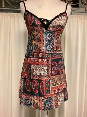 MINI VESTIDO SIN TIRANTES ROJO VINTAGE DE ARIANNE - ENCAJE FLORAL PAISLEY SP Foto 1 de 4