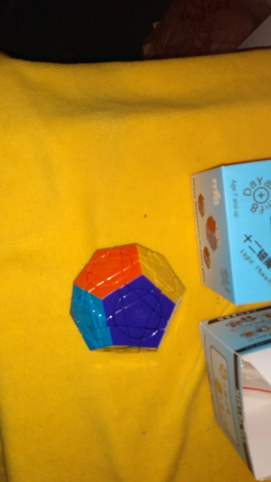 UN CUBO MF8 Y DAYAN ROMPECABEZAS RETORCIDO CRAZY MEGAMINX CRISTAL MÁS PLANETAS VENUS Foto 1 de 4