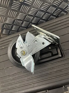 Caja de herramientas a presión cabina enrollable rueda giratoria KRA 8-26139A freno giratorio 5x2 330 lb - Imagen 1 de 3