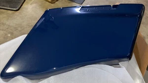 Harley Davidson 90201611EKP Billiard Blue Right Extended Saddlebag OEM  “chip” - Picture 1 of 8
