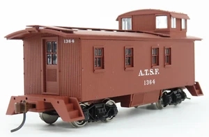HO Santa Fe 1300-Series Wood Caboose ATSF Lettering 1938-43 NIB NOS # 932-7582 - Picture 1 of 3
