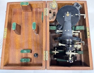 Teodolito de colección The 50101 Stanley London con caja y llave Foto 1 de 4