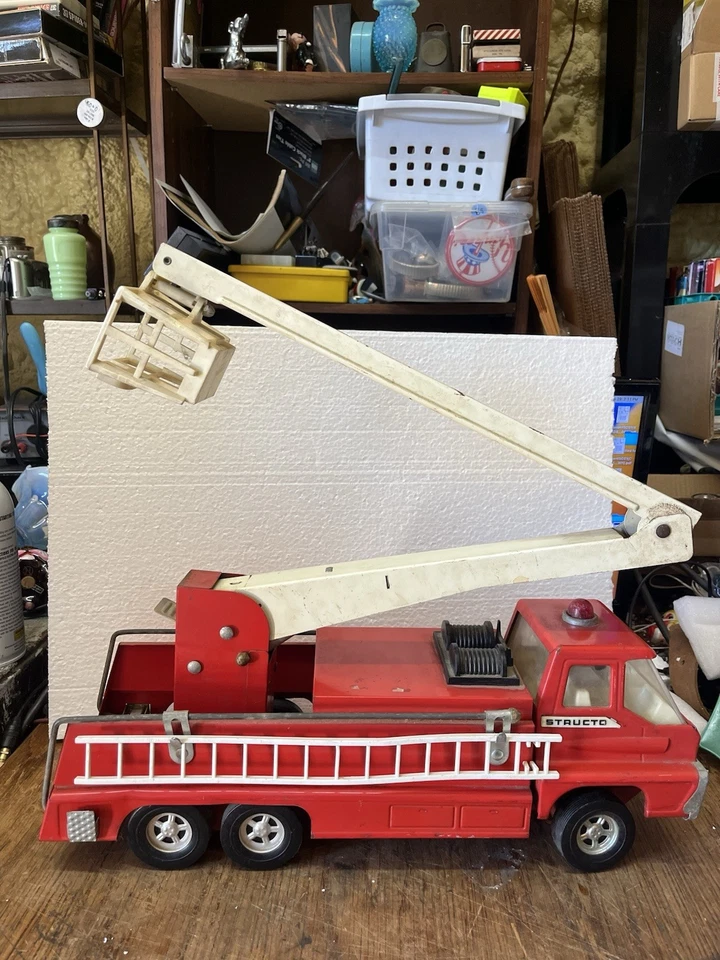 VTG STRUCTO 1960's PRESSED STEEL SNORKEL HYDRAULIC TRUCK Turbine Fire Large 18 " - Image 1 of 4