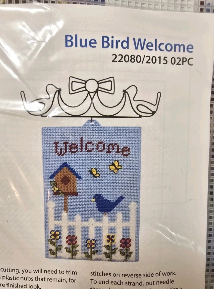 Kit de lona de plástico Mary Maxim letrero de bienvenida de pájaro azul con percha de alambre de metal Foto 1 de 4