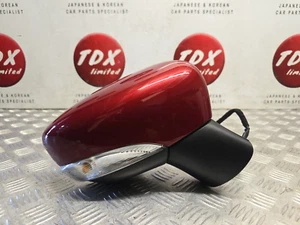 ESPEJO RETROVISOR PLEGABLE MANUAL LADO CONDUCTOR ORIGINAL NISSAN MICRA K14 MK5 2017-2023 ROJO NBD - Imagen 1 de 9