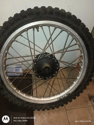 1982 Yamaha YZ80 aro dianteiro bom e reto - Imagem 1 de 3