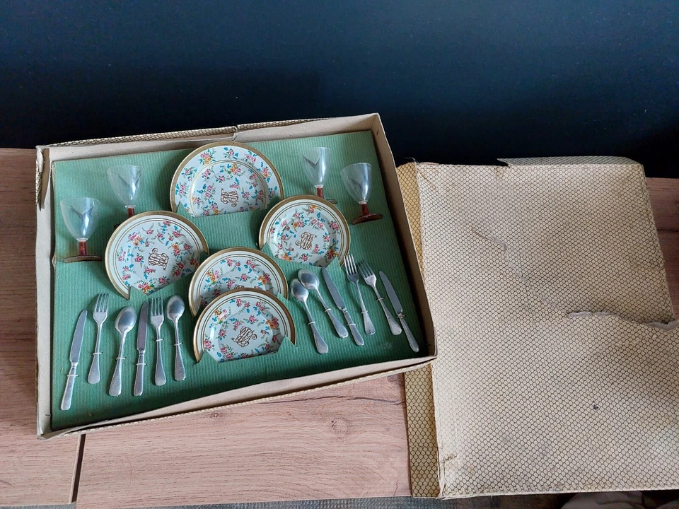 Vintage Giocattolo Metallo Litografata Scatola Bambola Jumeau Steiner Bru 1920 - Immagine 1 di 4