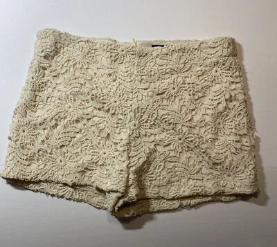 PANTALONES CORTOS MONTEAU LOS ANGELES MUJER TALLA MEDIANA ENCAJE CREMA Foto 1 de 4