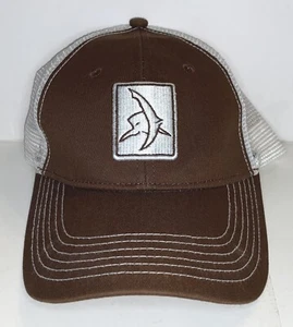 Gorra de camionero con logotipo de cola de tiburón marrón con malla blanca gorra a presión - Imagen 1 de 3