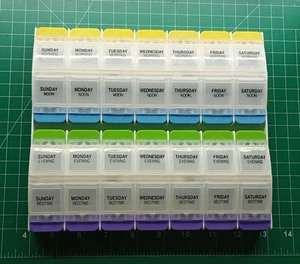 Wöchentliche Pillendose für tägliche Medikamente - morgens, mittags, abends, Schlafenszeit 28 Komp - Bild 1 von 3