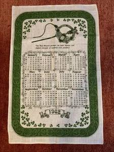 RARE NOS VINTAGE 1982 Linen “Tara Brooch” Calendar Towel~Irish~Clover - Picture 1 of 10