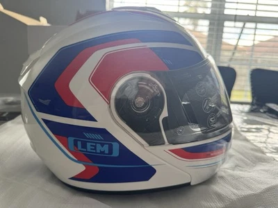 Capacete de motocicleta modular LEM Aprilo grande 59-60cm vermelho branco azul novo - Imagem 1 de 4