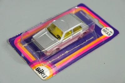 SIKU 1033 VW Golf, plateado, MK1, blister, abierto Foto 1 de 2