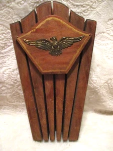 Vintage~Portacoltelli in legno~Aquila in ottone sul davanti~Giappone~anni 60~NO COLTELLI - Foto 1 di 9