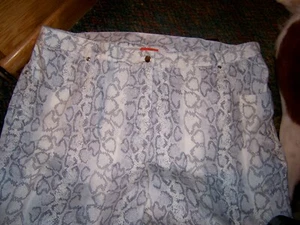 NWT HEARTS OF PALM Gray/White Design Front Zip Jean Style Pants - SIZE 22W - Picture 1 of 2