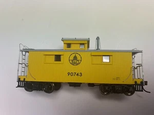 WALTHERS PLATINUM LINE 25' WOOD CABOOSE C&O STYLE BALTIMORE &OHIO 90743 932-7530 - Picture 1 of 12