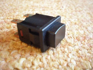 Interruttore a pulsante dispositivo SPST 250 vac 15 x 21 mm confezione da 4 Z1125 - Foto 1 di 1