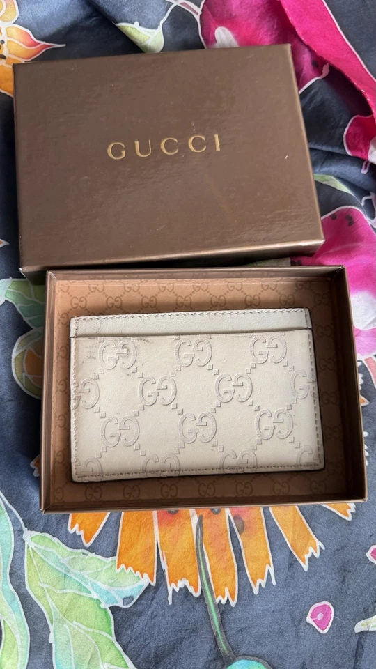Cartera Portatarjetas Gucci Usada Cuero Beige Hecha en Italia con Caja Foto 1 de 2