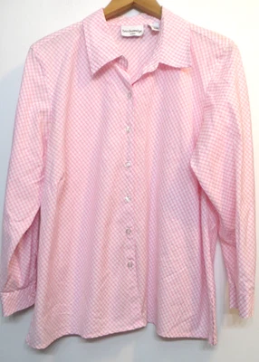 Рубашка женская Breckenridge 1X розовая белая в клетку на пуговицах с длинным рукавом с воротником - Изображение 1 из 4