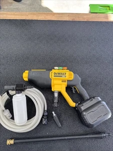 Lavadora a presión de agua fría DEWALT 20V MAX 550 PSI (SOLO HERRAMIENTA) (DCPW550B) - Imagen 1 de 12