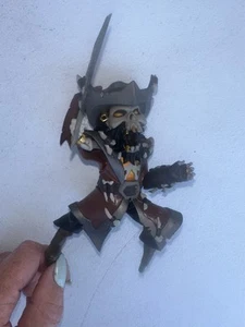 Sea of Thieves Loot Crate Captain Flameheart Figur 2018 - ohne Karton ohne Sockel - Bild 1 von 4