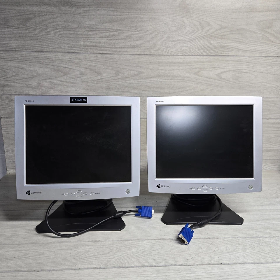 *TWO* Gateway - FPD1530 - 15" - LCD Gray Black Computer Screen Monitor w/Stand - Image 1 of 4