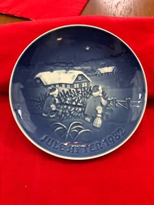 Royal Copenhagen Bing & Grondahl Annual Plate 1982 The Christmas Tree Vintage - Picture 1 of 2
