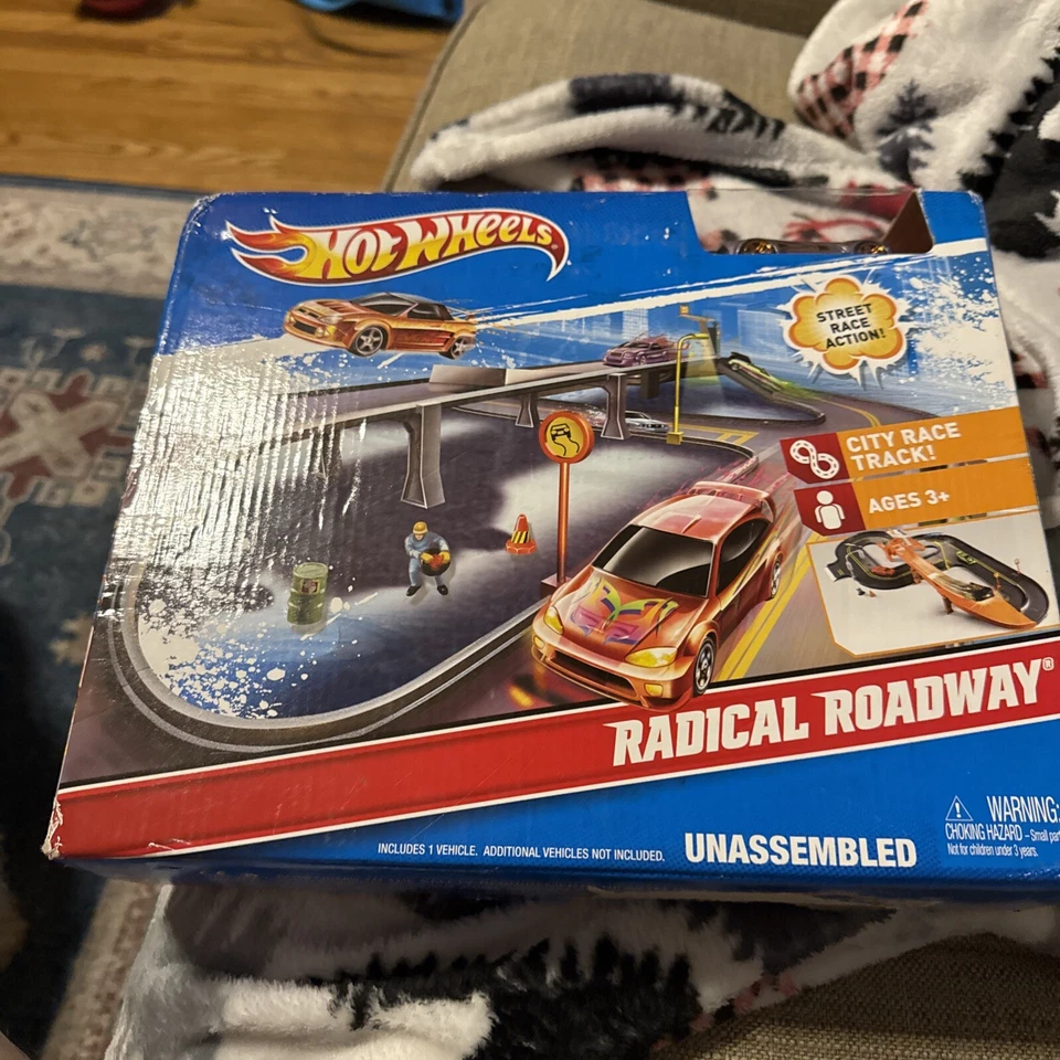 Juego Hot Wheels 2010 Radical Roadway: 1 vehículo, pistas y accesorios, nuevo en caja  Foto 1 de 4