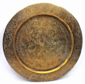 Antike massive Messingplatte, 9" quer, Made in India, geschnitzt-geätztes Blattmuster - Bild 1 von 4
