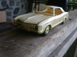 MODELLO AUTO D'EPOCA COSTRUITO REVIERA ------SPEDIZIONE GRATUITA - Foto 1 di 7