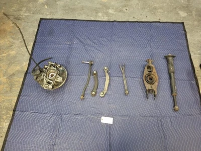 Cargador usado OEM Dodge pasajero derecho suspensión trasera rodilla 2015-2019 3,6 L tracción trasera Foto 1 de 4