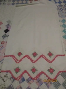Vintage Pillowcases Pair Irish Crochet Pink Flower Green Leaves - Picture 1 of 6